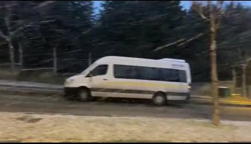 Bursa'da şehir merkezinde kar yağışı başladı! (4)