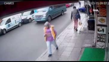 Cep telefonuna bakarken canından oluyordu