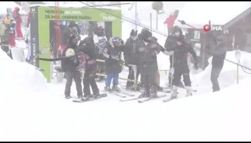 Uludağ'da kar kalınlığı 2 metreye yaklaştı