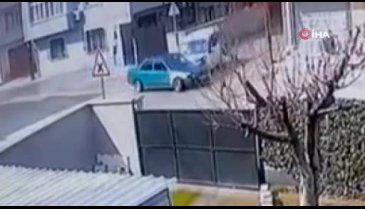 Bursa'da sürücüler kafa kafaya çarpıştı