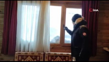 Uludağ'da köşkler kar altında kaldı