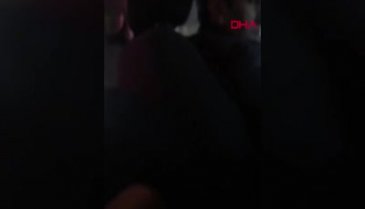 Taksici, tartıştığı yolcuyu eşyalarıyla birlikte attı