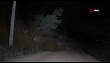 Bursa'da heyelan! Demirtaş Barajı yolu trafiğe kapandı