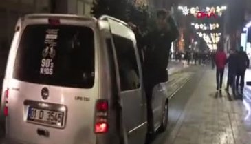 İstanbul'da şov yapan trafik magandaları polise yakalandı