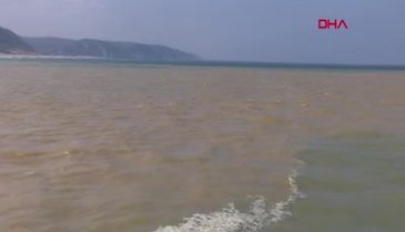İstanbul'da denizin rengi kahverengiye döndü