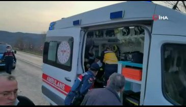 Bursa'da feci kaza! Kafa kafaya çarpıştılar: 1'i ağır 2 yaralı