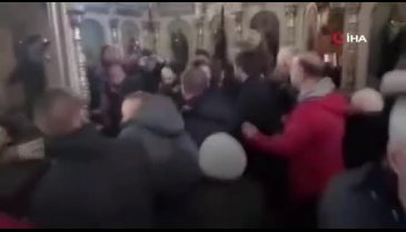 Rusya yanlısı kilisenin papazı ve rahibi gözaltına alındı