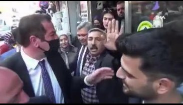 Adana'da Davutoğlu'na tepki: "Sen devlet hainisin"