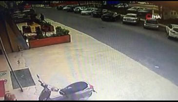 İstanbul'da motosikletle gelip tekel bayisini kurşunladılar