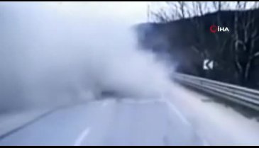 Bursa'da tırın kaza anları kamerada