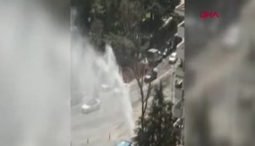 İstanbul Kadıköy'de su borusu patladı