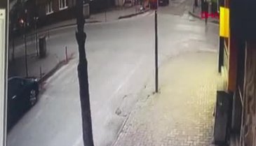 Bursa'da feci kazada aracıyla iş yerine daldı