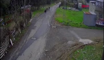 Annesini benzin döküp yakmak istedi!