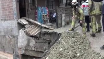 İstanbul'da inşaat yanındaki binanın merdivenleri çöktü
