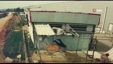 Bursa'da onarım yaptığı çatıdan düştü