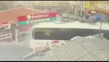 Kırklareli'de yolcu otobüsü, otomobili sürükledi: 2 yaralı