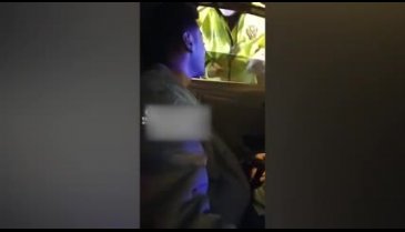 Polis çevirmesinde babasına denk geldi