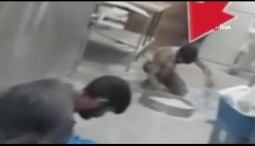 Edirne'de fırında yere dökülen unları toplayıp lavaş yaptı