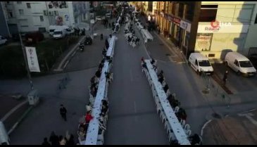 Bursa'da caddeyi trafiğe kapattılar