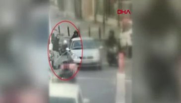 İstanbul'da kendisine çarpan otomobilin sürücüsünü döven yaya tutuklandı