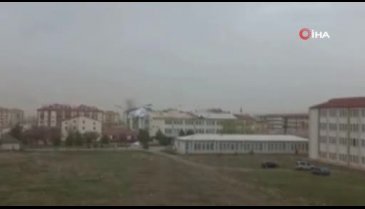 Sivas'ta kuvvetli fırtına okulun çatısını uçurdu