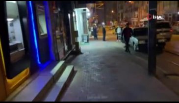 Bursa'da cadde ortasında bıçaklar çekildi