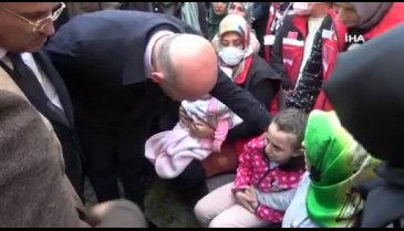 Bakan Soylu şehidin kızını teselli etti