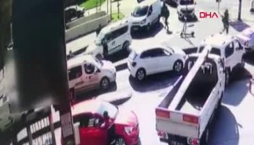 İstanbul'da İETT otobüsü 6 araca çarptı