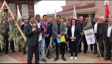 İYİ Parti Bursa'dan "darağaçlı" protesto! Türkoğlu: Bu yönetmelik zeytinin idam fermanı