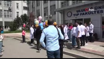 Uludağ Üniversitesi'nde hasta çocuklar için balonlar gökyüzüyle buluştu