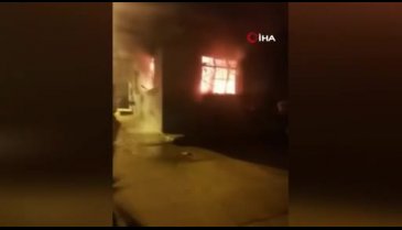 Bursa'da yanan eve ellerinde kovalarla müdahale ettiler