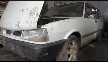 Bursa'da otomobil fareleri, çamura saplandı