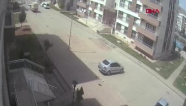 Apartmanda oynarken köpeğin saldırdığı çocuk yaralandı