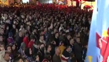 Bursa sokaklarında Trabzonsporlu taraftarların şampiyonluk coşkusu