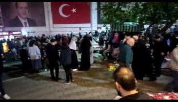 Bursa'da vatandaşlar Fomara Meydanı'na akın etti