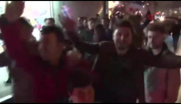 Trabzonsporlu taraftarlardan doyasıya şampiyonluk kutlaması