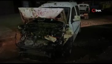 Hafif ticari araç sürüye çarptı: 6 kişi yaralandı, 50 koyun telef oldu