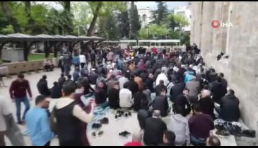 Bursa'da Ulu Cami doldu taştı