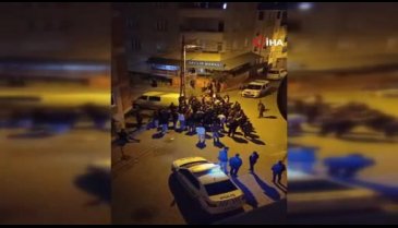 Mide bulandıran olay! Mahallede yürüyen genç kıza...