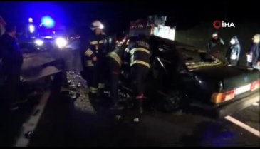 Feci kazada 1 kişi camdan fırladı, 2 kişi araçta sıkıştı