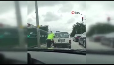 Bursa'da trafik polisinden alkışlanan hareket