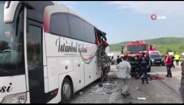 Bursa'da kamyon yolcu otobüsüne çarptı: Ölü ve yaralılar var