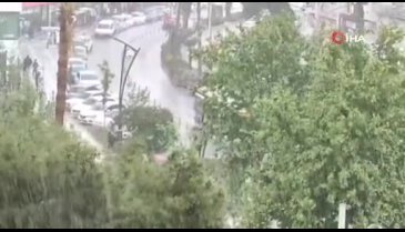 Şanlıurfa'da dolu ve yağmur zor anlar yaşattı