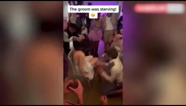 Düğünün orta yerinde gerdeğe girdiler