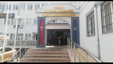 Bursa'da kendisini polis olarak tanıtan dolandırıcı tutuklandı