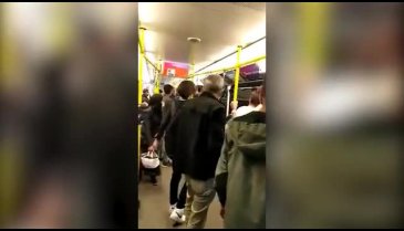 Bursa'da metroda sigara içen şahıs kavgaya sebep oldu