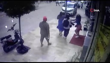 Çatıdan düşen beton parçalarından saniyelerle kurtuldular