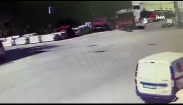 Yaşlı kadının kamyonetin altında kaldığı anlar saniye saniye kamerada