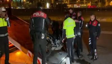 "Polis aracı çıkabilir" tabelasının altında kaza