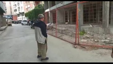 Bursa'da inşaattan başına kalas düşen kadın yaralandı - 2